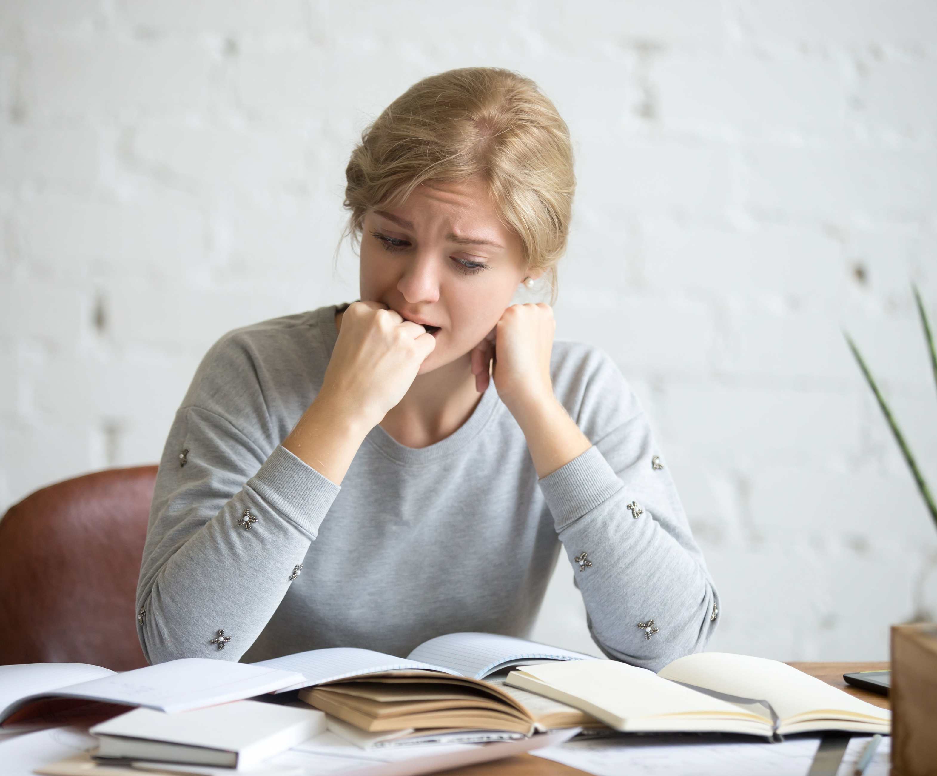 femme stressée examen